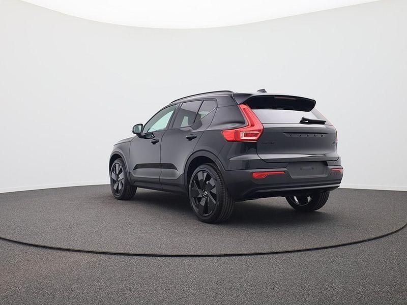 Neu Volvo XC40 Plus 2026 Onyx black metallic SUV