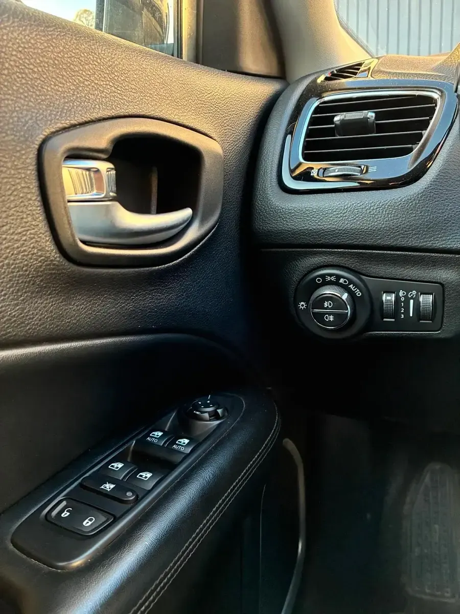 Gebraucht Jeep Compass Night Eagle 140 PS (102 kW) 2019 Schwarz SUV