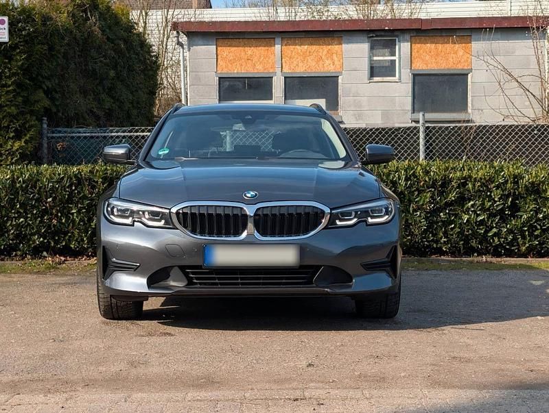 Gebraucht BMW 320 Advantage 190 PS (139 kW) 2020 Grau Kombi