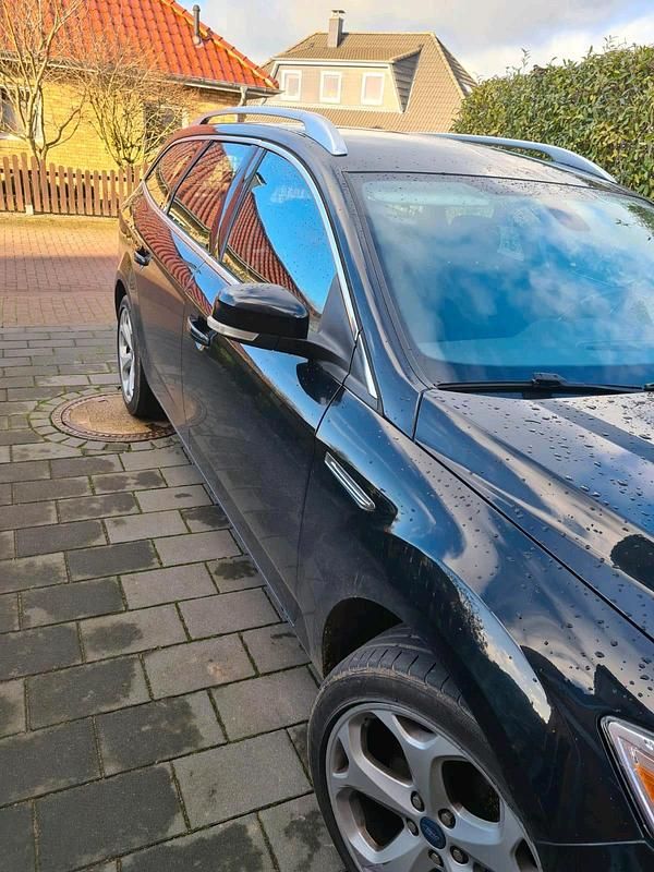 Gebraucht Ford Mondeo 179 PS (131 kW) 2011 Schwarz Kombi