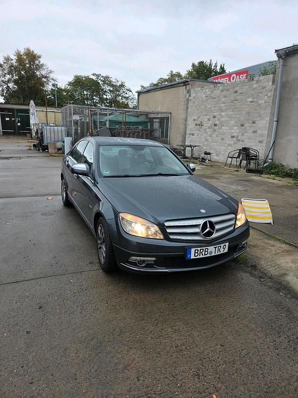 Grau Gebraucht 2008 Mercedes C230 Limousine | 8.000 € (Fairer Preis) - Bild 1/4