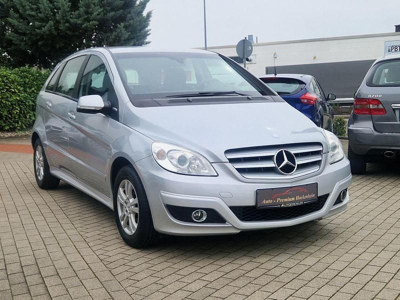 Gebraucht Mercedes B180 116 PS (85 kW) 2010 Silber Van / Kleinbus