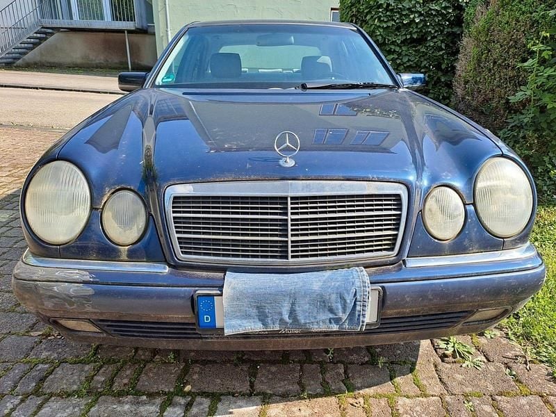 Blau Gebraucht 1998 Mercedes E200 Elegance Limousine | 1.800 € (Superpreis) - Bild 1/3