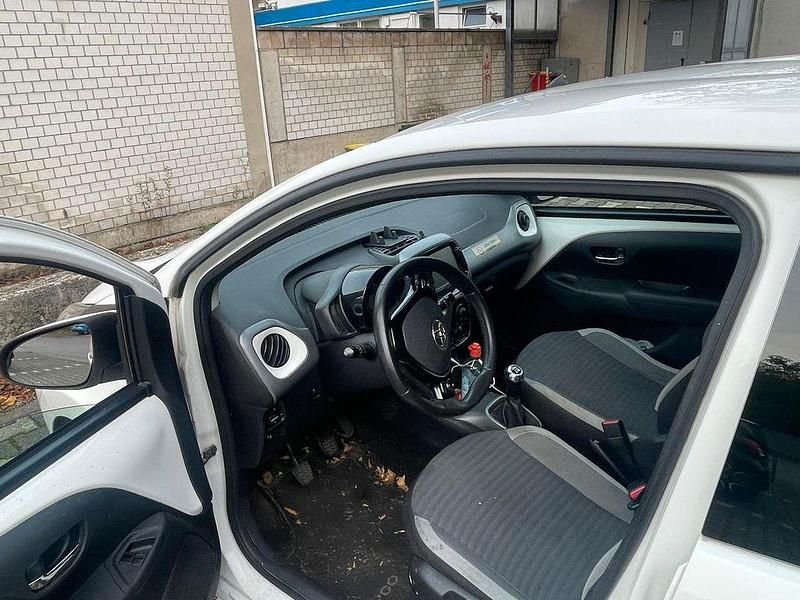 Gebraucht 2018 Toyota Aygo X-play Kleinwagen | 3.499 € (Superpreis) - Bild 1/4