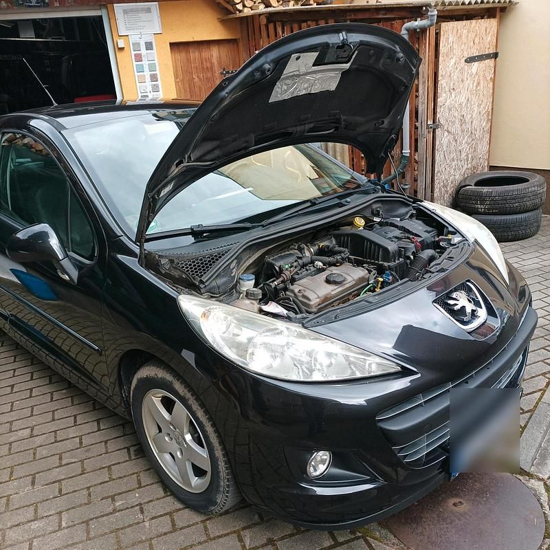 Gebraucht Peugeot 207 75 PS (55 kW) 2011 Schwarz Kleinwagen