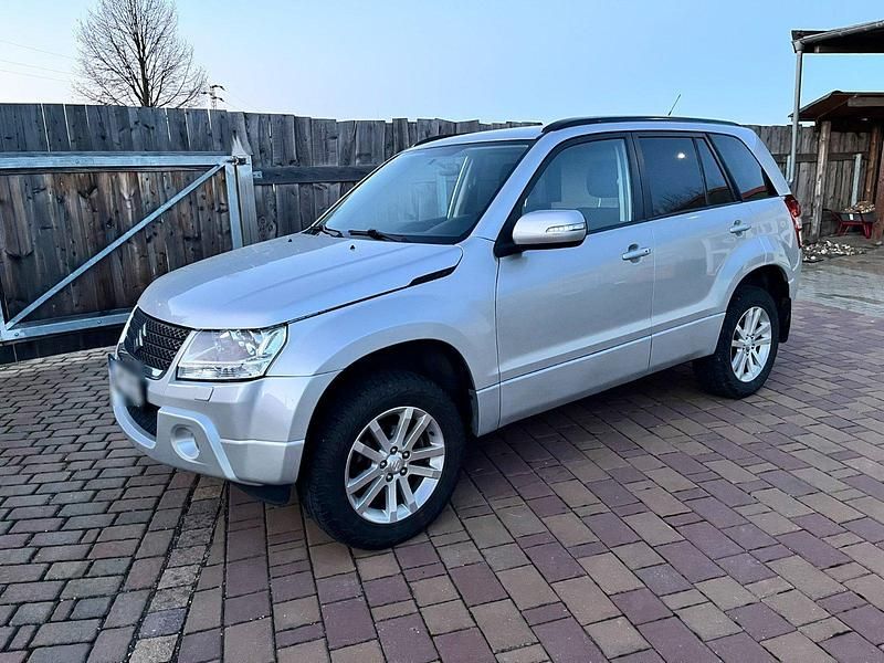 Gebraucht Suzuki Grand Vitara 129 PS (94 kW) 2011 Silber SUV
