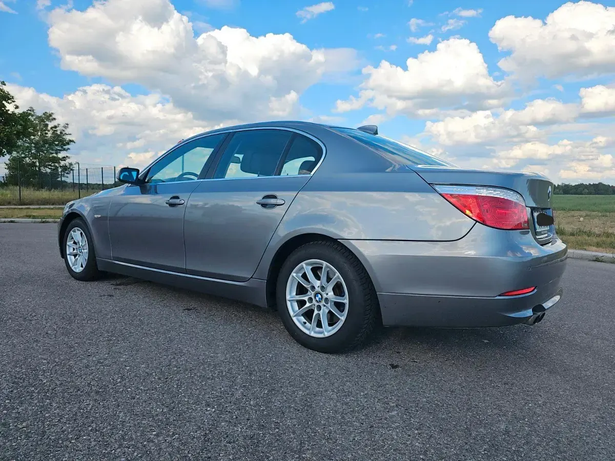 Gebraucht BMW 523 190 PS (139 kW) 2007 Grau Limousine