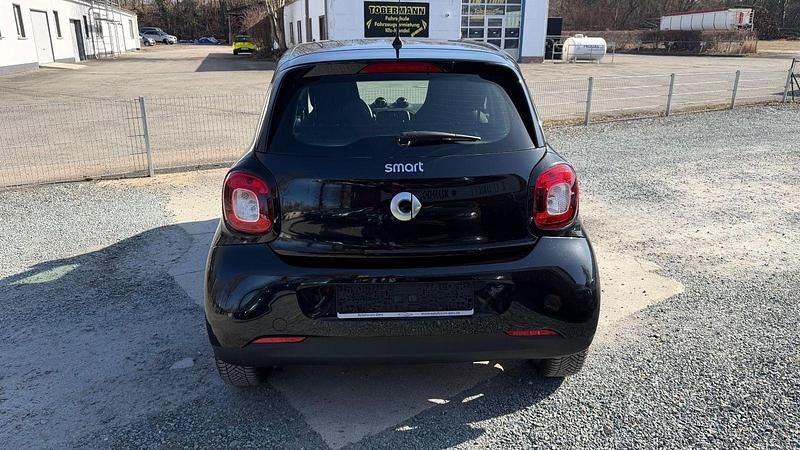 Gebraucht Smart ForFour 71 PS (52 kW) 2017 Schwarz Kleinwagen