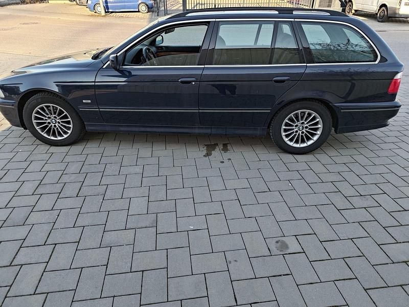 Gebraucht BMW 525 192 PS (141 kW) 2003 Blau Kombi