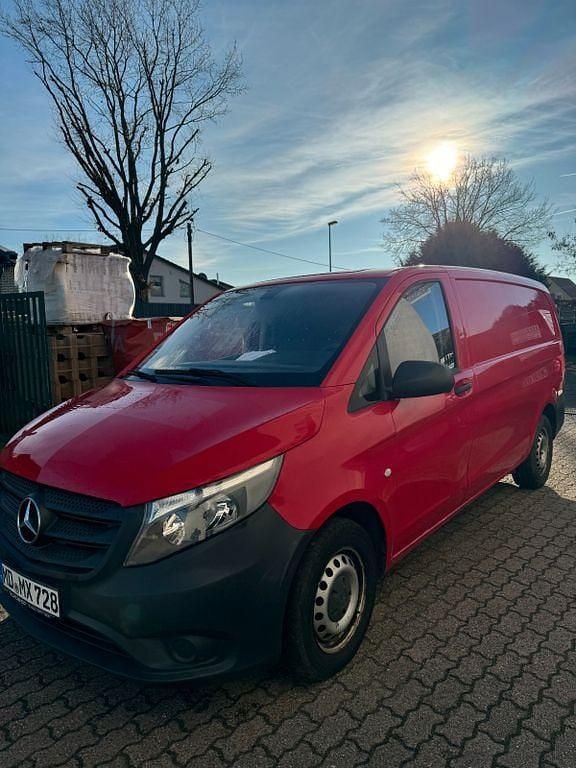 Rot Gebraucht 2016 Mercedes Vito Van | 7.890 € (Superpreis) - Bild 1/4
