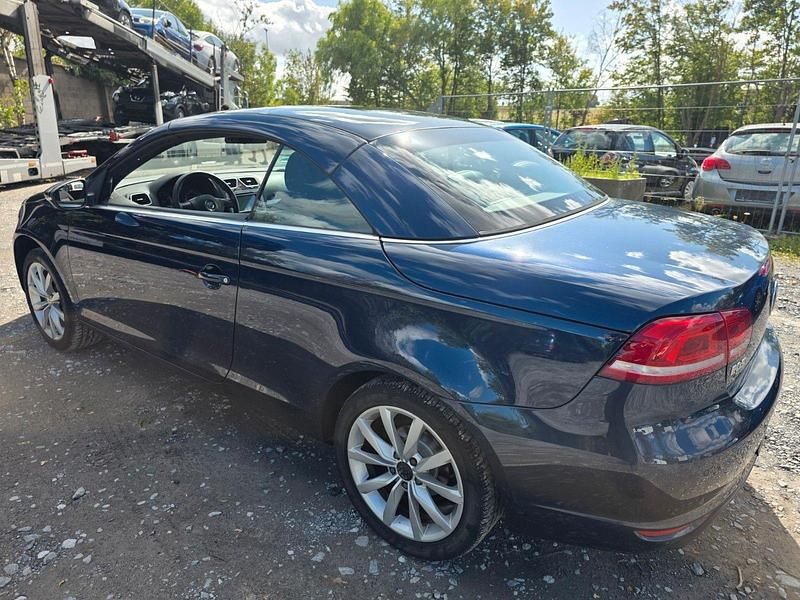 Usata VW Eos Basis 122 CV (89 kW) 2012 Blu Cabrio