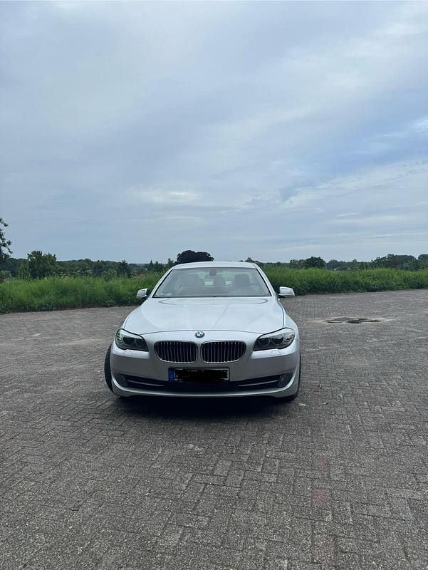Silber Gebraucht 2010 BMW 523 Limousine | 12.500 € (Fairer Preis) - Bild 1/4