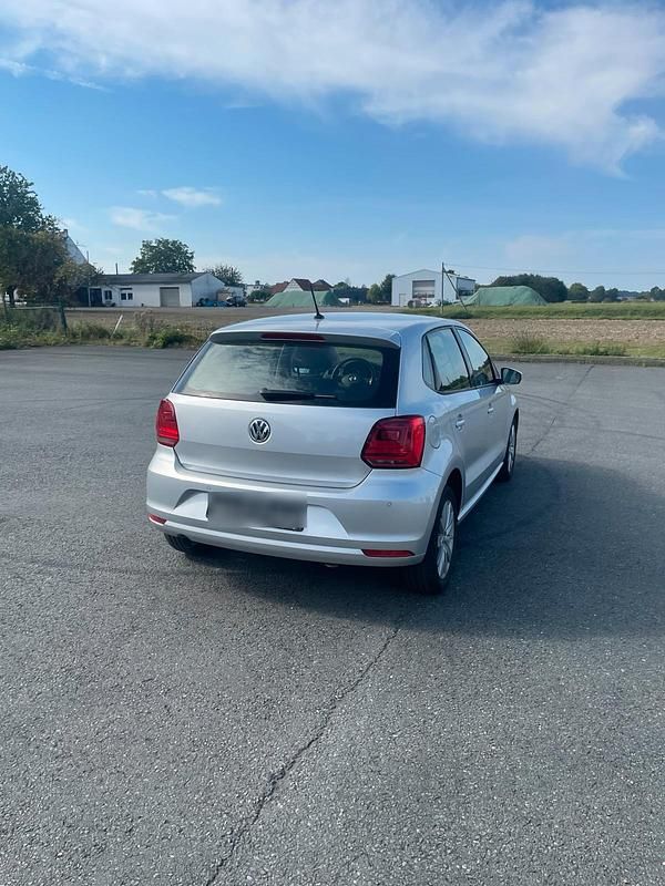 Gebraucht VW Polo 90 PS (66 kW) 2015 Silber Kleinwagen