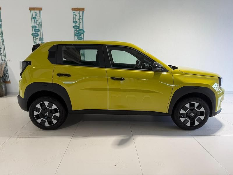 Neu Fiat Grande Panda Icon 110 PS (80 kW) 2025 507 limone gelb Kleinwagen