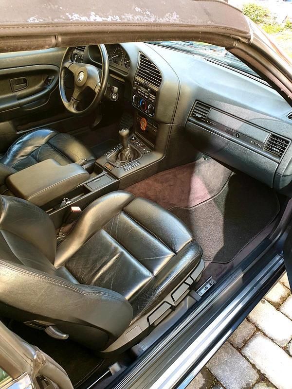 Gebraucht BMW 325 Cabriolet 192 PS (141 kW) 1993 Schwarz Cabrio