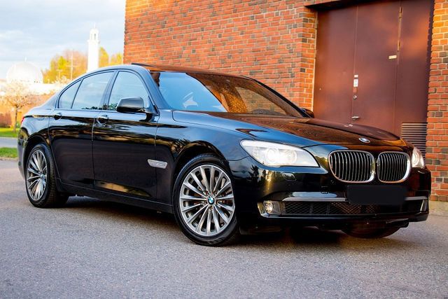 Schwarz metallic Gebraucht 2010 BMW 740L Limousine | 27.000 € - Bild 1/4