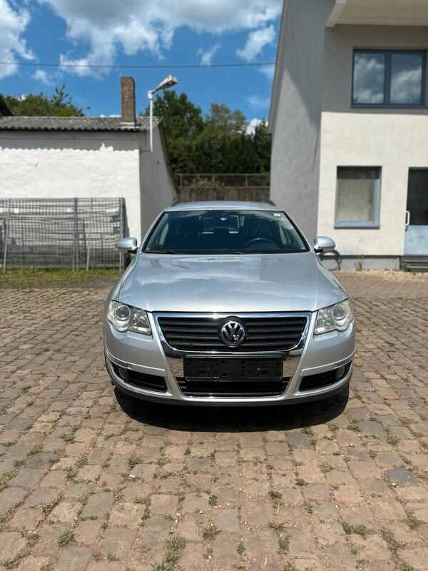 Grau Gebraucht 2008 VW Passat Kombi | 3.900 € (Fairer Preis) - Bild 1/4