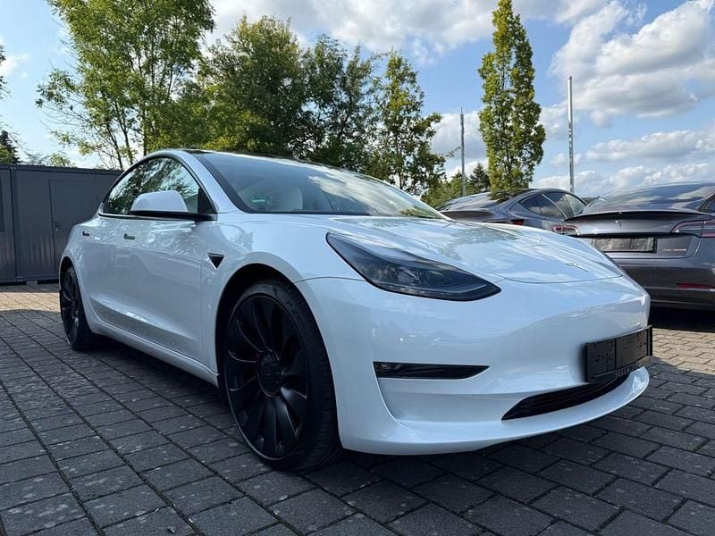 Weiß Gebraucht 2023 Tesla Model 3 Performance Limousine | 33.950 € (Guter Preis) - Bild 1/4