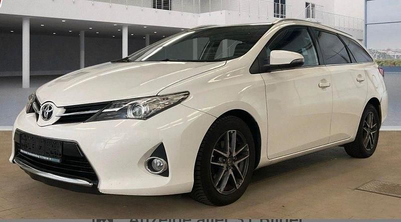 Weiß Gebraucht 2015 Toyota Auris Touring Sports Edition Kombi | 6.999 € (Fairer Preis) - Bild 1/4