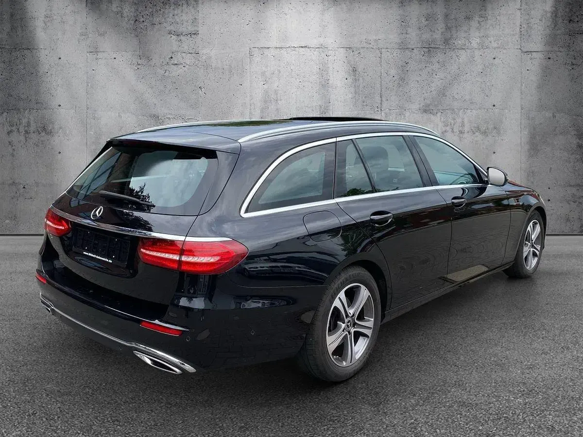 Gebraucht Mercedes E220 194 PS (142 kW) 2020 Obsidianschwarz  metalliclack Limousine