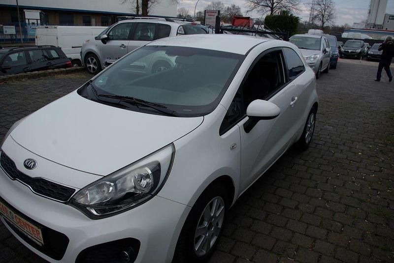 Second-hand Kia Rio DREAM-TEAM Edition 86 CP (63 kW) 2013 Unbekannt Berlinǎ