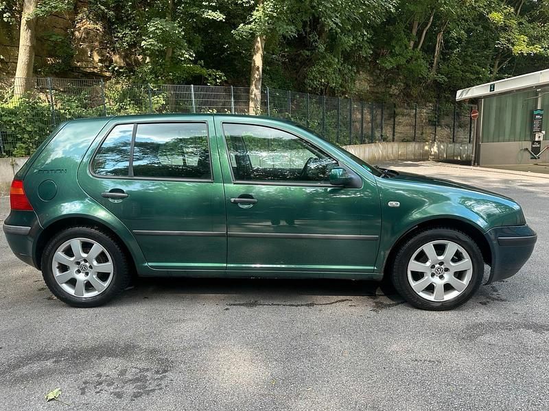 Grün Gebraucht 2001 VW Golf IV Kleinwagen | 950 € (Fairer Preis) - Bild 1/4