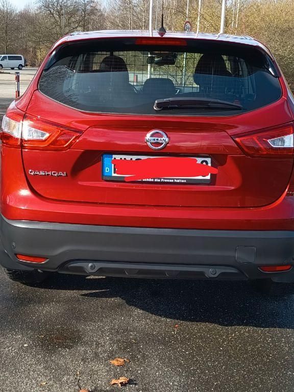 Gebraucht Nissan Qashqai Acenta 116 PS (85 kW) 2017 Rot SUV