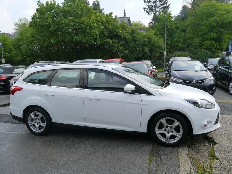 Gebraucht Ford Focus Titanium 116 PS (85 kW) 2011 Weiß Kombi