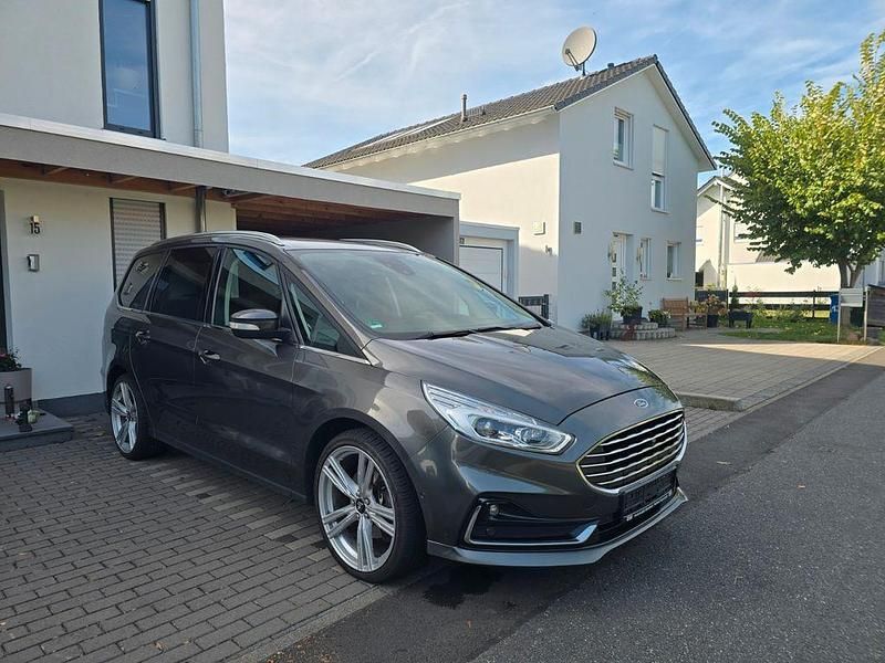 Grau Gebraucht 2020 Ford Galaxy Titanium Van / Kleinbus | 19.300 € (Fairer Preis) - Bild 1/4