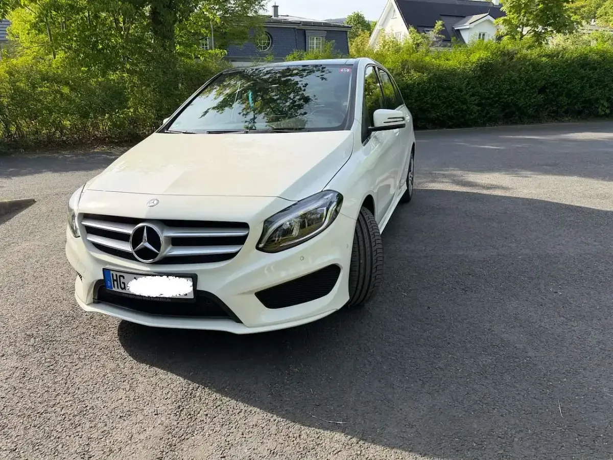 Gebraucht Mercedes B200 AMG line 156 PS (114 kW) 2016 Weiß Kleinwagen