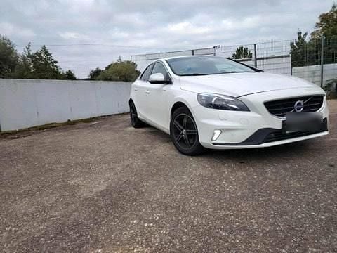 Weiß Gebraucht 2016 Volvo V40 R-Design Kombi | 11.000 € (Guter Preis) - Bild 1/4