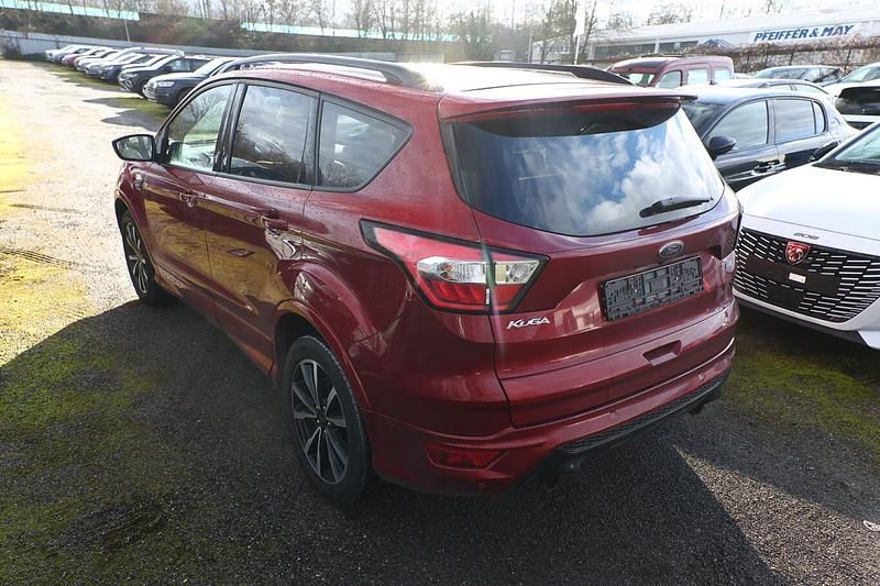 Gebraucht Ford Kuga ST-Line 179 PS (131 kW) 2019 Rubyrotmetallic SUV