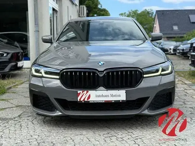 Gebraucht BMW 520 M Sport 190 PS (139 kW) 2021 Berninagrau bernsteineffekt me Limousine