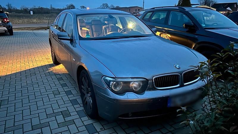 Silber Gebraucht 2002 BMW 735 Limousine | 2.850 € (Superpreis) - Bild 1/4