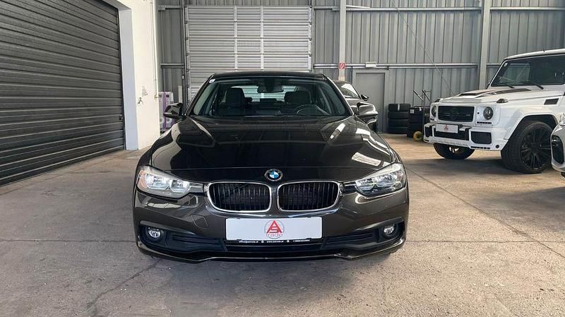 Gebraucht BMW 318 Advantage 150 PS (110 kW) 2015 Braun Limousine