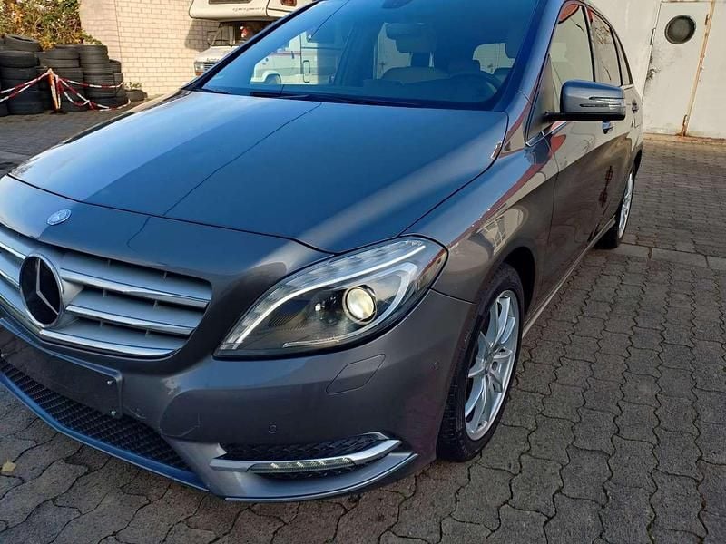 Gebraucht Mercedes B250 211 PS (155 kW) 2014 Mountaingrau  met. Van / Kleinbus