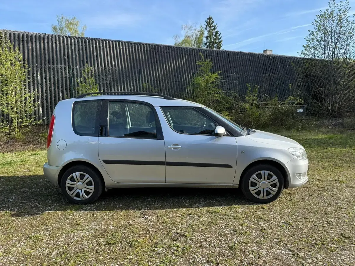 Gebraucht Skoda Roomster 90 PS (66 kW) 2012 Silber Van / Kleinbus