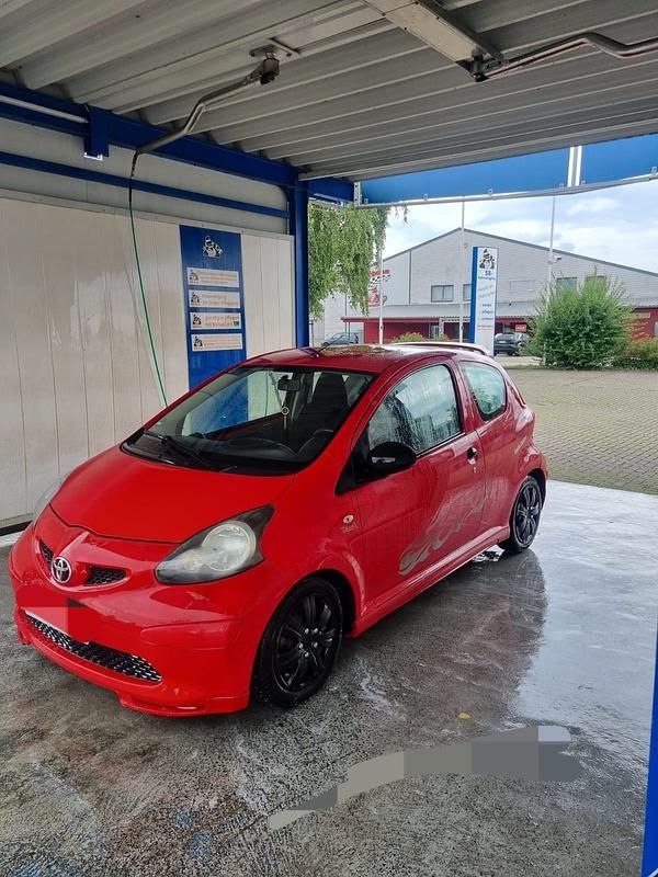 Rot Gebraucht 2007 Toyota Aygo Kleinwagen | 1.900 € (Fairer Preis) - Bild 1/4