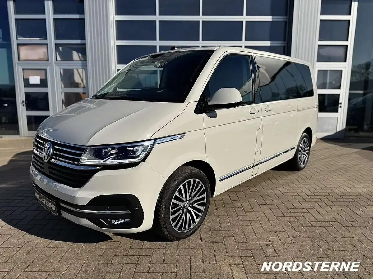 Gebraucht VW Multivan Highline 204 PS (150 kW) 2022 Ascotgrau Van / Kleinbus
