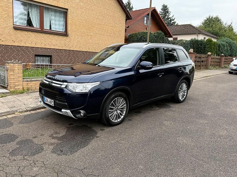 Blau Gebraucht 2014 Mitsubishi Outlander SUV | 9.200 € - Bild 1/4