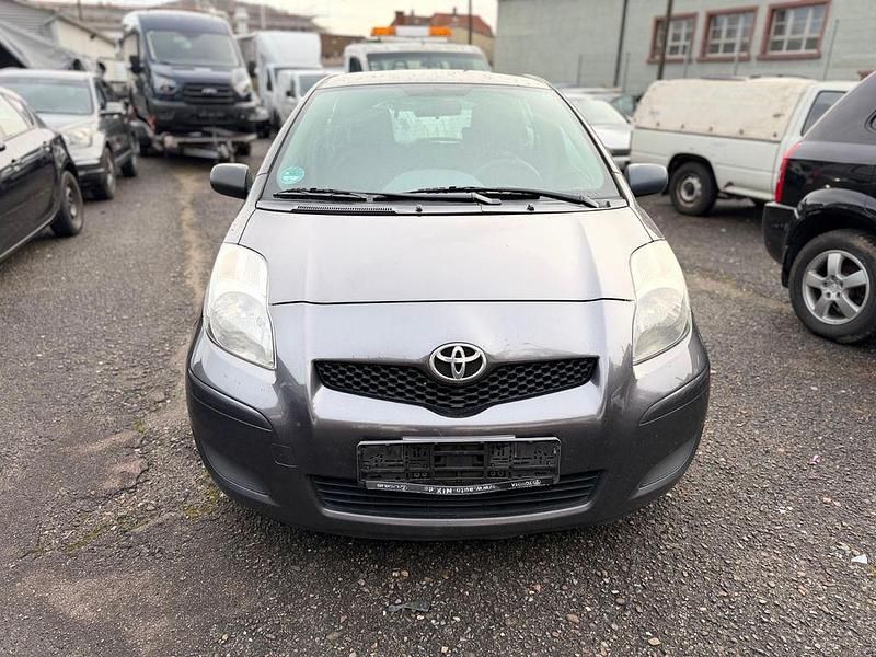 Gebraucht Toyota Yaris 99 PS (72 kW) 2011 Grau Kleinwagen