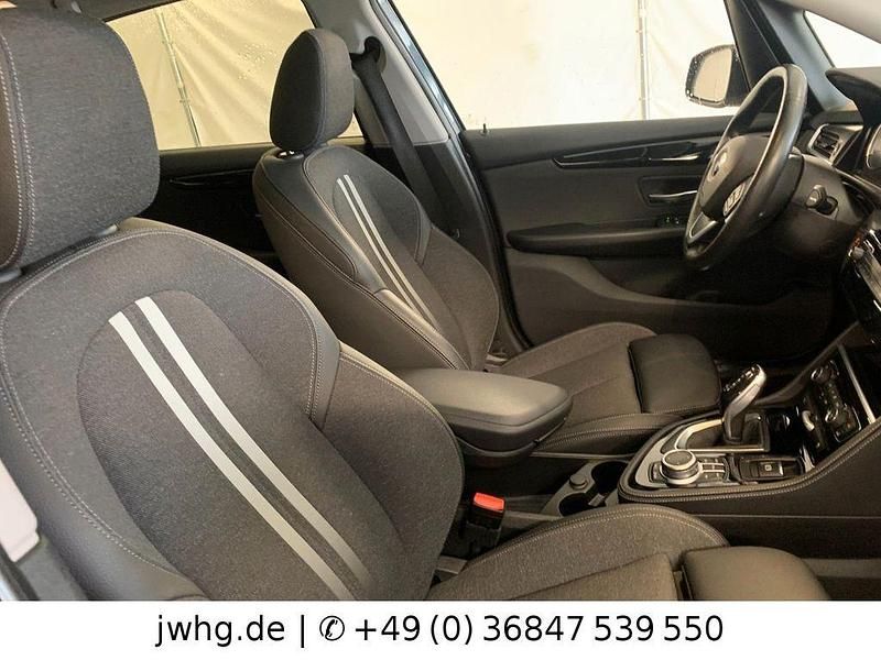 Gebraucht BMW 218 Sport Line 140 PS (102 kW) 2020 Grau Van / Kleinbus