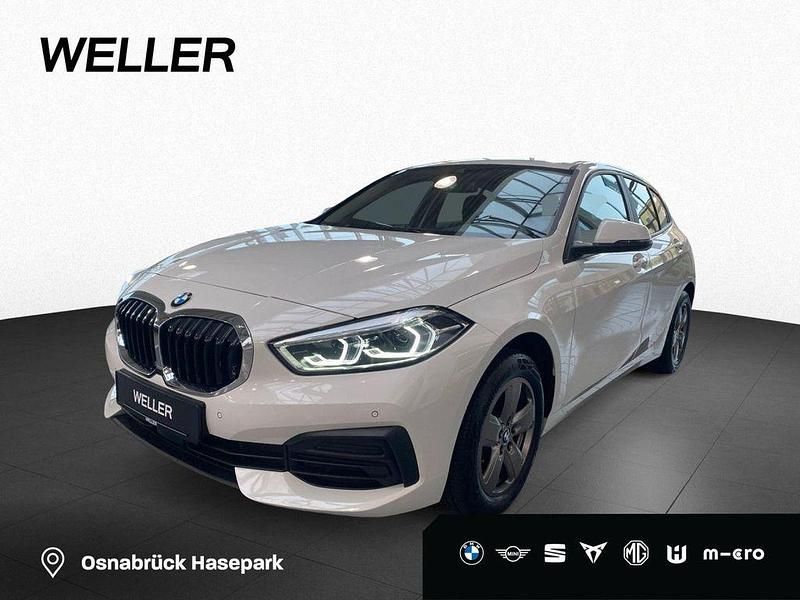 Alpinweiss iii (weiß) Gebraucht 2022 BMW 118 Advantage Kleinwagen | 23.650 € (Fairer Preis) - Bild 1/4