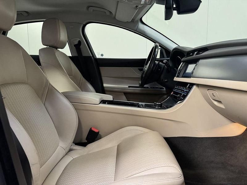 Gebraucht Jaguar XF 179 PS (131 kW) 2018 Schwarz Limousine