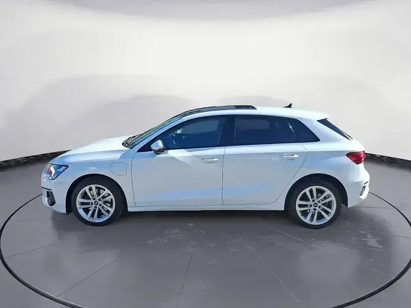 Gebraucht Audi A3 e-tron Advanced 109 PS (80 kW) 2022 Weiss Kleinwagen