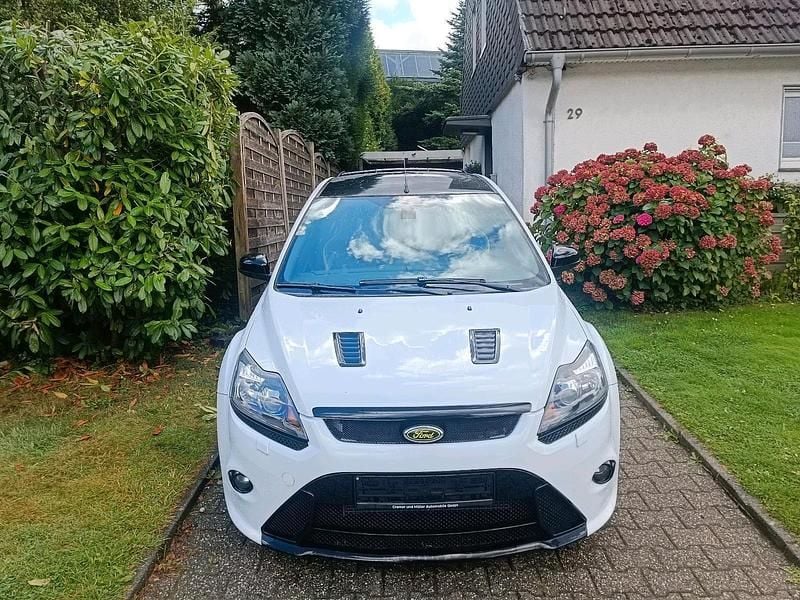 Weiß Gebraucht 2010 Ford Focus RS Limousine | 29.990 € - Bild 1/4