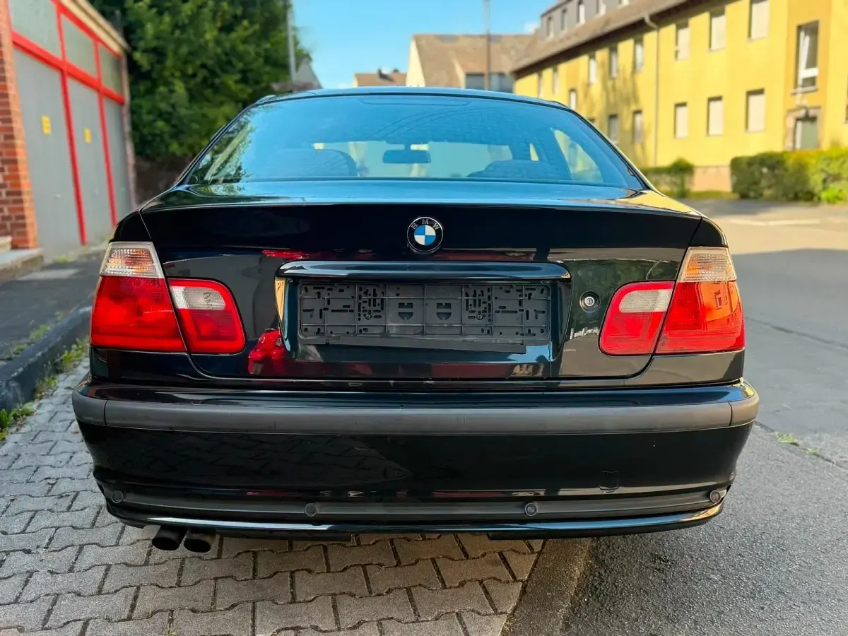 Gebraucht BMW 320 170 PS (125 kW) 2001 Schwarz Limousine
