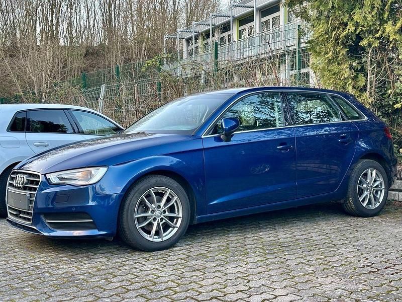 Gebraucht Audi A3 Ambiente 110 PS (80 kW) 2015 Blau Limousine