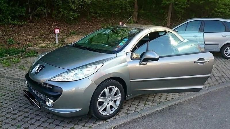 Grau Gebraucht 2008 Peugeot 207 CC Sport Cabrio | 3.799 € (Fairer Preis) - Bild 1/4