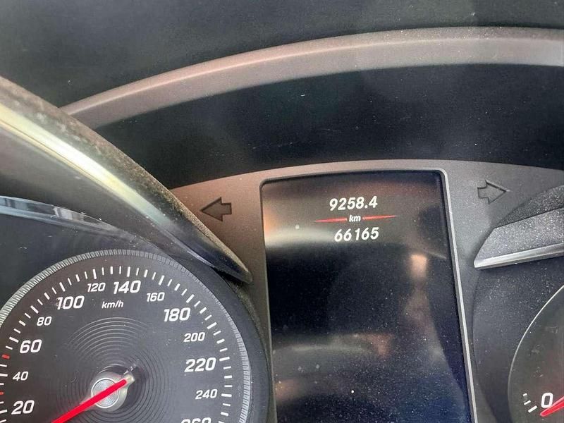 Gebraucht Mercedes V220 163 PS (119 kW) 2019 Schwarz Van / Kleinbus